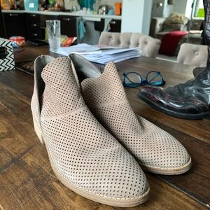 Eileen Fisher Cute Beige Booties